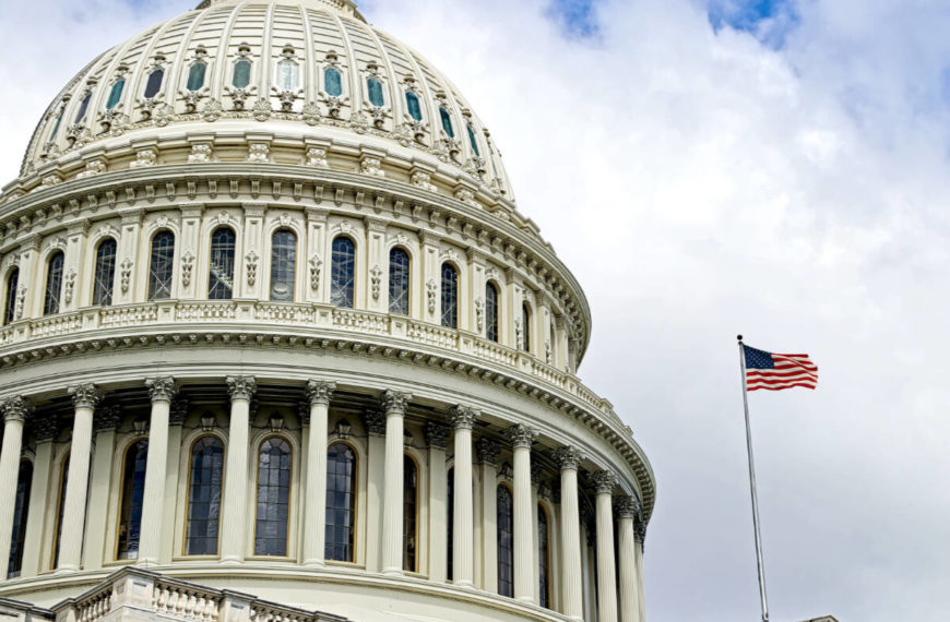 U.S. Senate Democrats to introduce pot decriminalization bill against odds